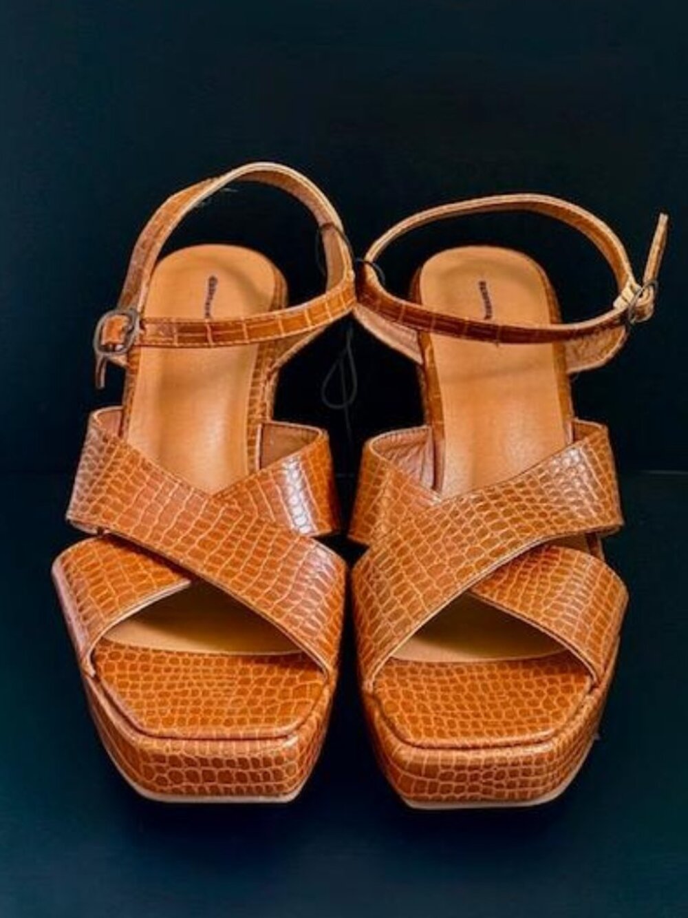 NWOT Maurices Croc Embossed Platform Heels Sandals 9M Cognac Buckle